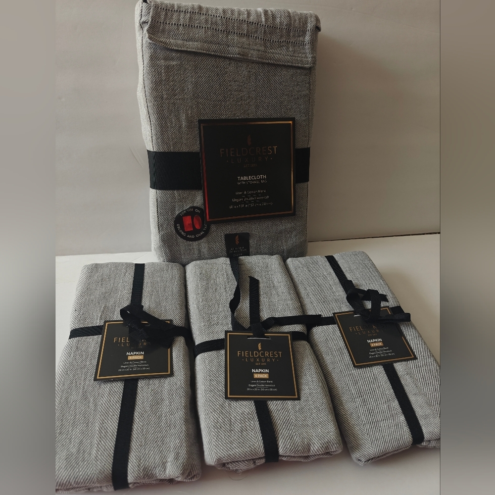 New Fieldcrest Luxury Table Cloth With Storage Bags & 3 Napkins Gray